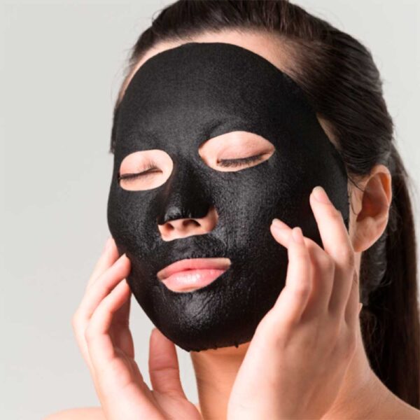 V-Shape-Cleansing-Mask-Gesichtsmaske-Reinigend-Straffend-Frau-Gesicht-Anwendung